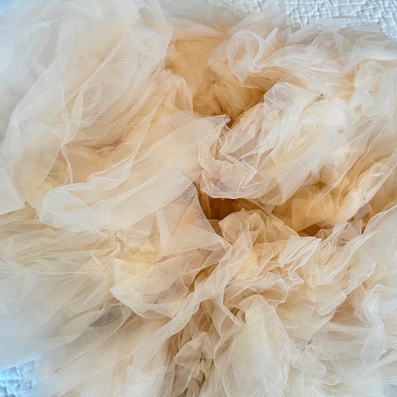 Tulle Maternity Photoshoot Gown - Champagne - Picture 8 of 9